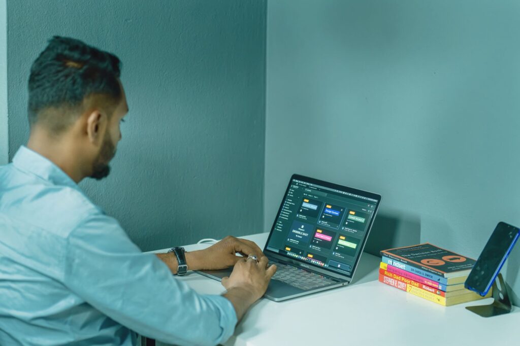 Aplicaciones para recursos humanos y gestión del tiempo en el trabajo: claves para una empresa eficiente